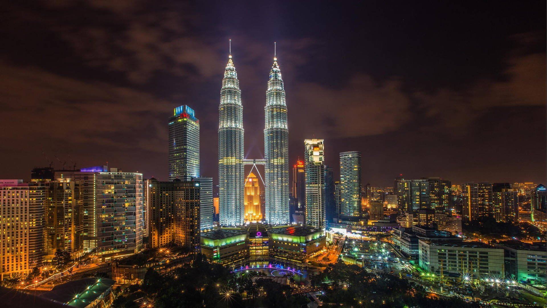 Pemandangan Langit Malam KLCC